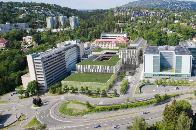 En høy vinkel utsikt over en by