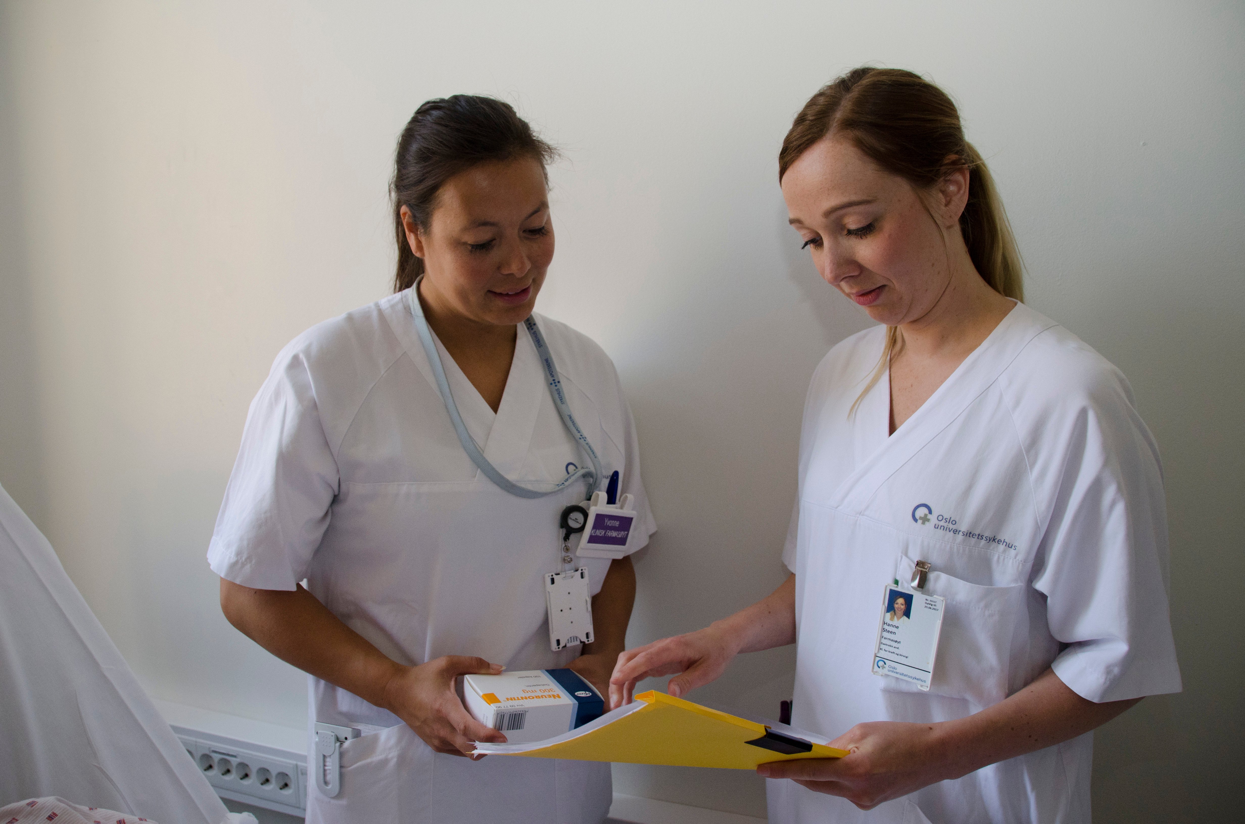 farmasøyter i samtaler.jpg